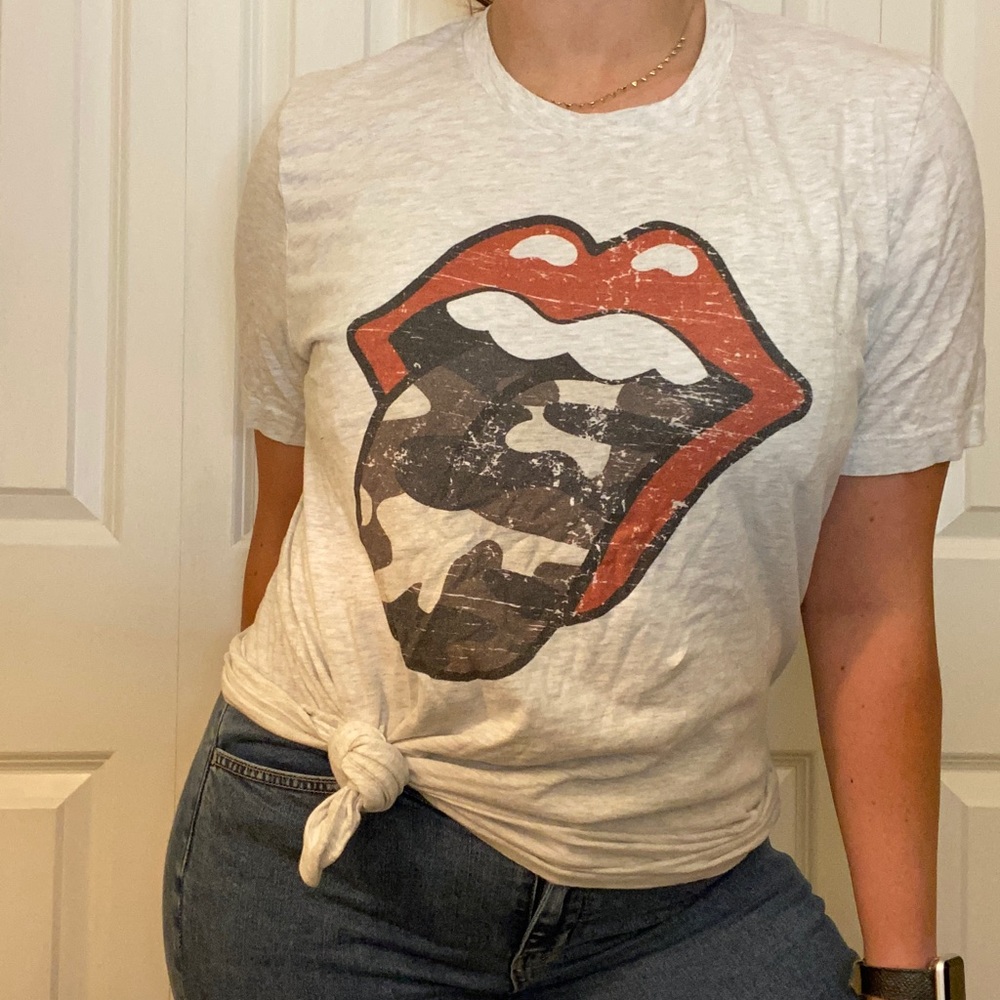 Camo Kiss Graphic Tee